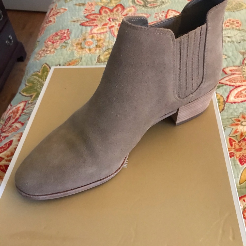 Short boots